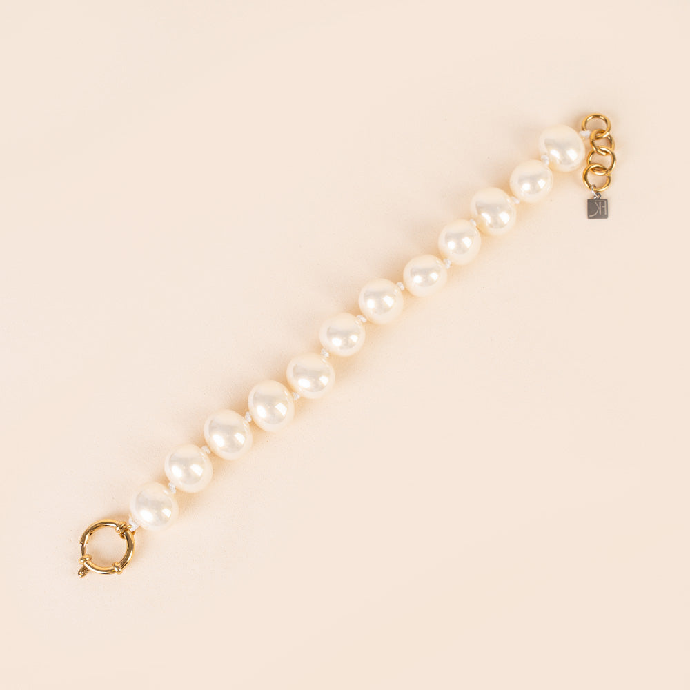 BRACCIALE CON PERLE OVALI LUCIDE INTERVALLATE DA NODINI