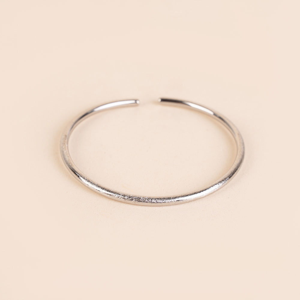 BRACCIALE RIGIDO GRAFFIATO SATINATO