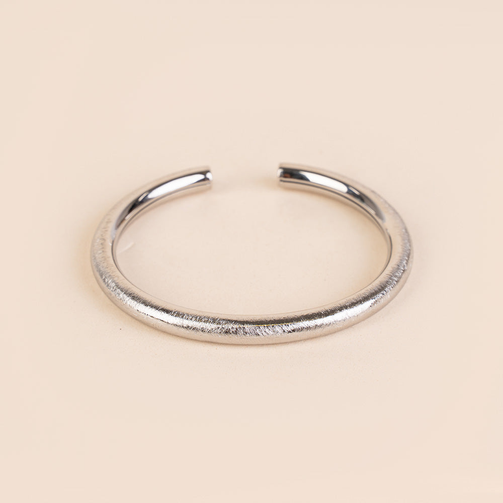 BRACCIALE RIGIDO GRAFFIATO SATINATO