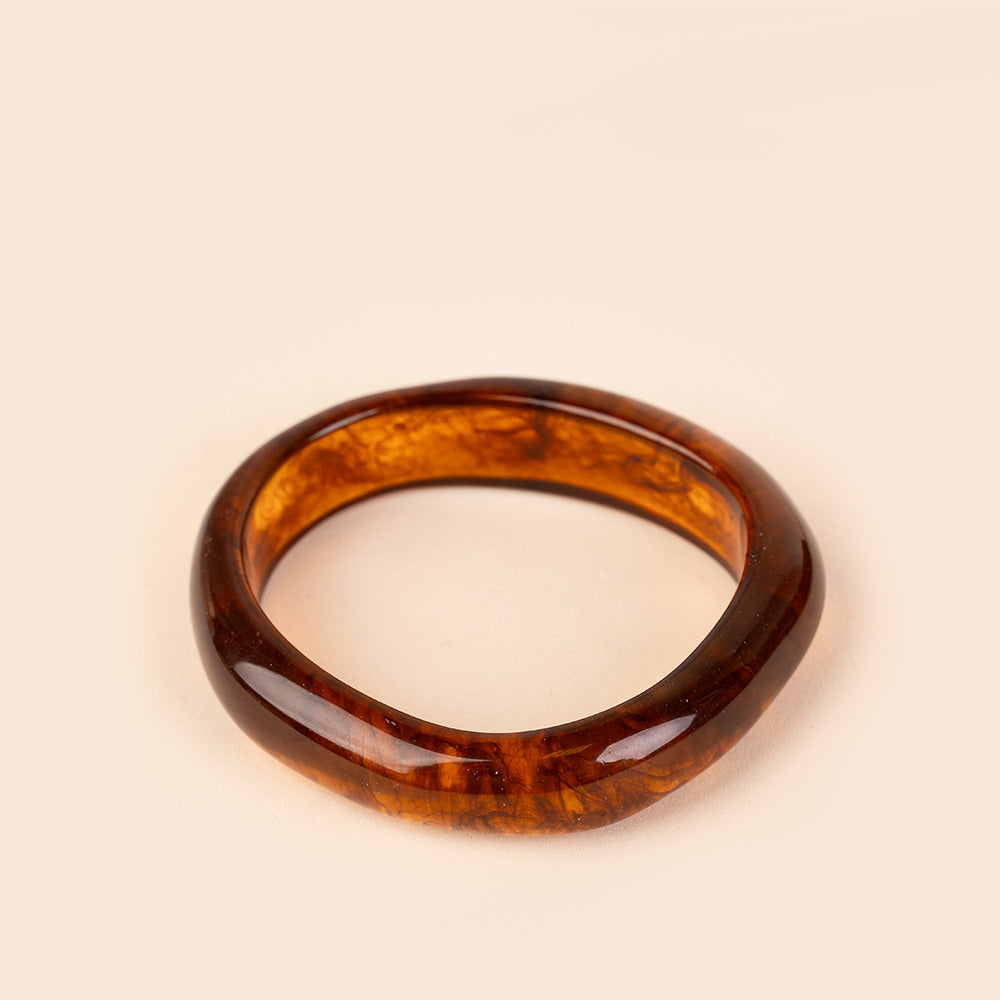 BRACCIALE RIGIDO ASIMMETRICO BASSO IN RESINA SFUMATA