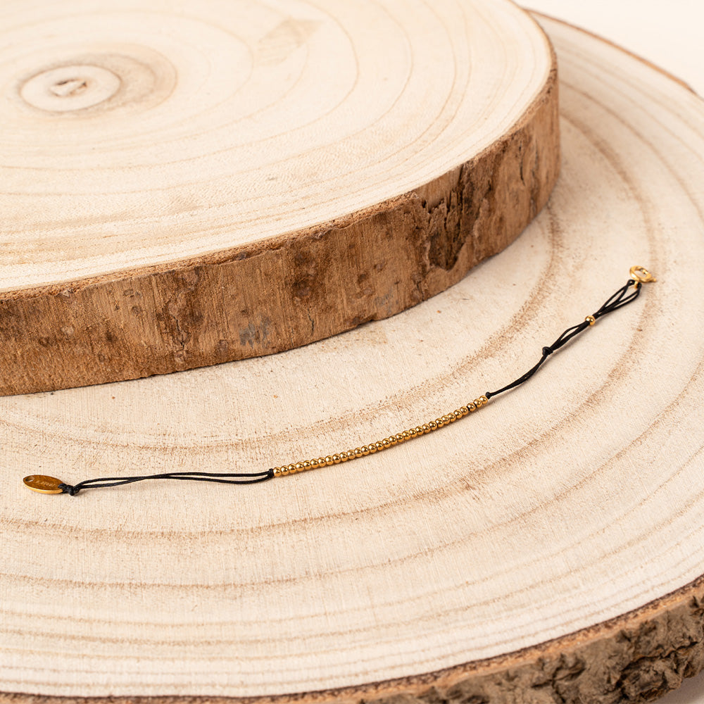 BRACCIALE CON PALLINE DORATE E CORDONCINO REGOLABILE