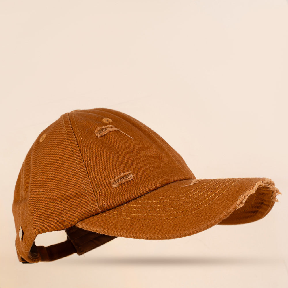 CAPPELLO CON VISIERA E STRAPPI