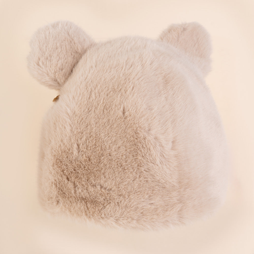 CAPPELLO IN ECOPELLE CON ORECCHIETTE DI ORSO