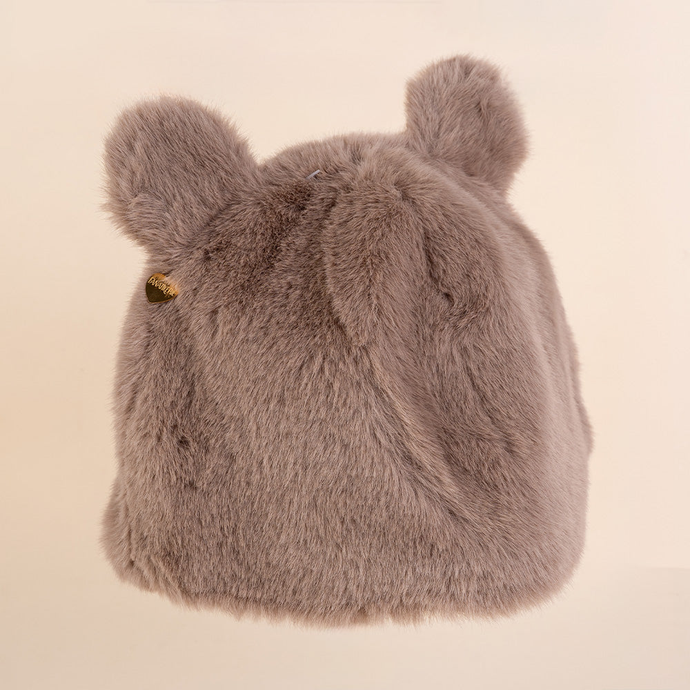CAPPELLO IN ECOPELLE CON ORECCHIETTE DI ORSO