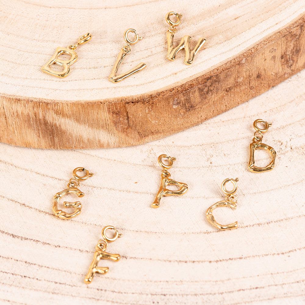 CHARM LETTERE PICCOLE IRREGOLARI