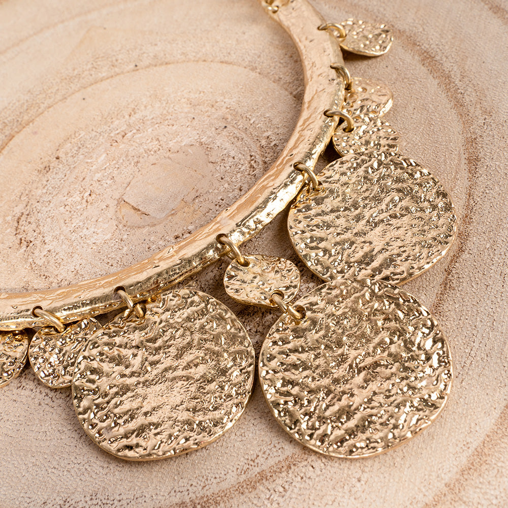 SEMI-RIGID CHOKER NECKLACE WITH ROUND HAMMERED CIRCLES PENDING