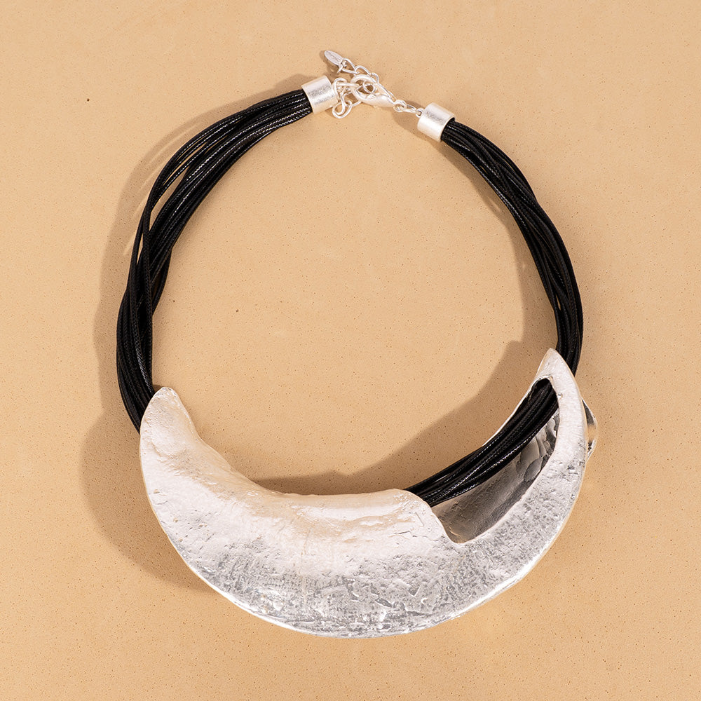 CHOKER NECKLACE WITH CENTRAL METAL INSERTS