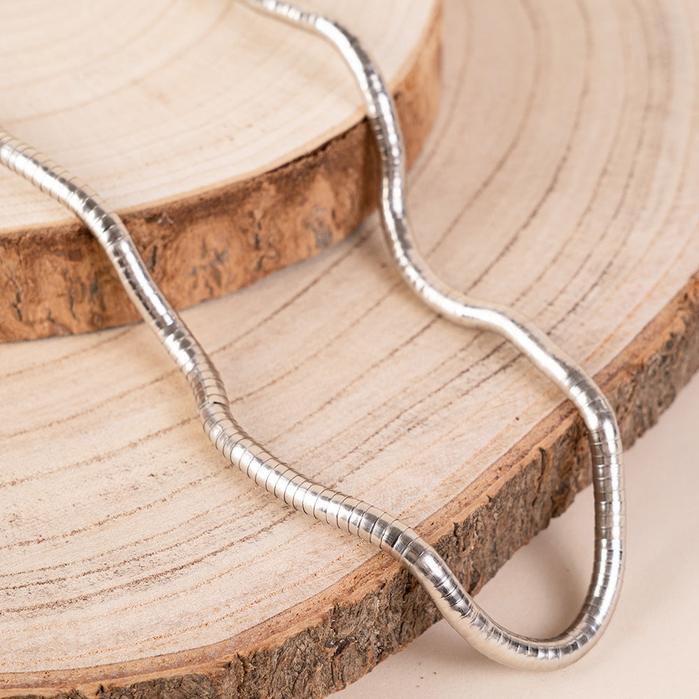 LONG ROUND SNAKE MODELLABLE NECKLACE