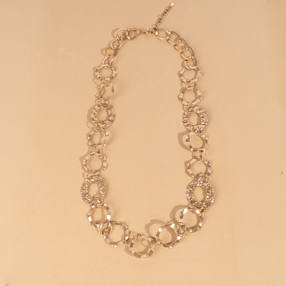 LONG CHAIN NECKLACE WITH HAMMERED RINGS