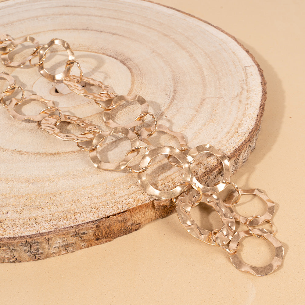 LONG CHAIN NECKLACE WITH HAMMERED RINGS