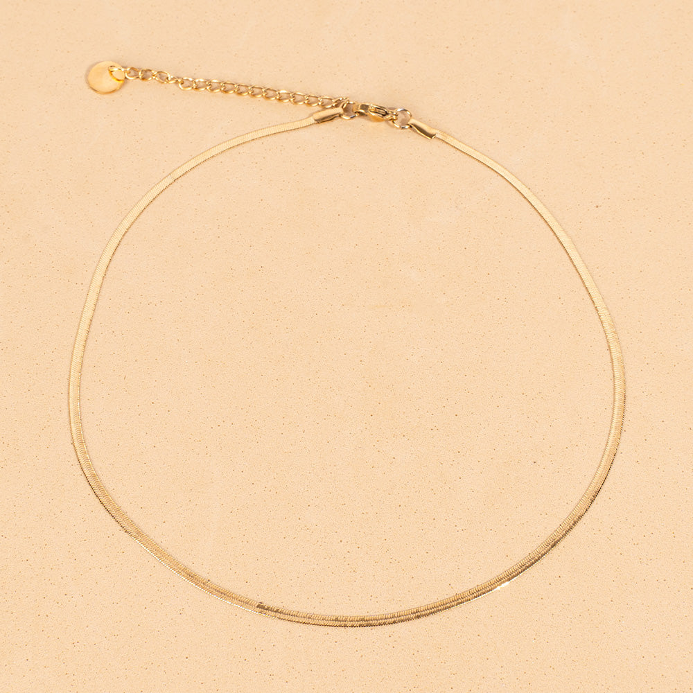 SNAKE MODEL NECKLACE