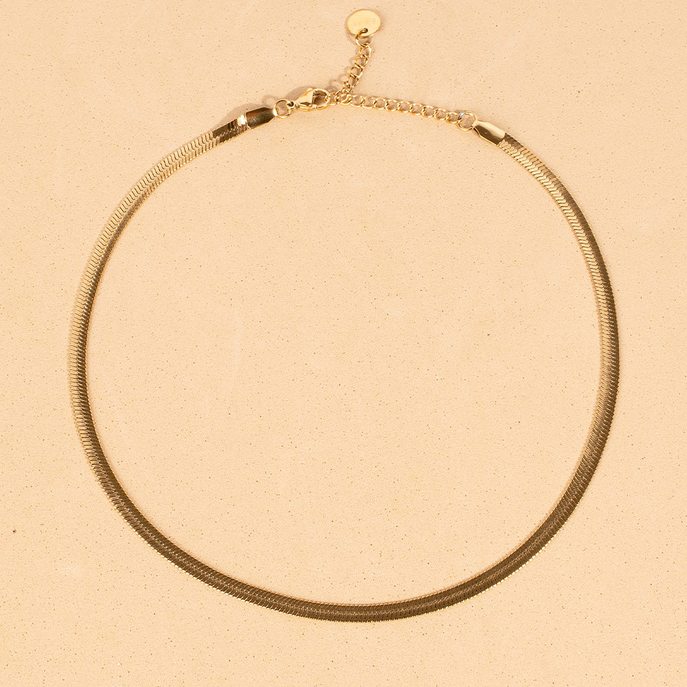 SNAKE MODEL NECKLACE