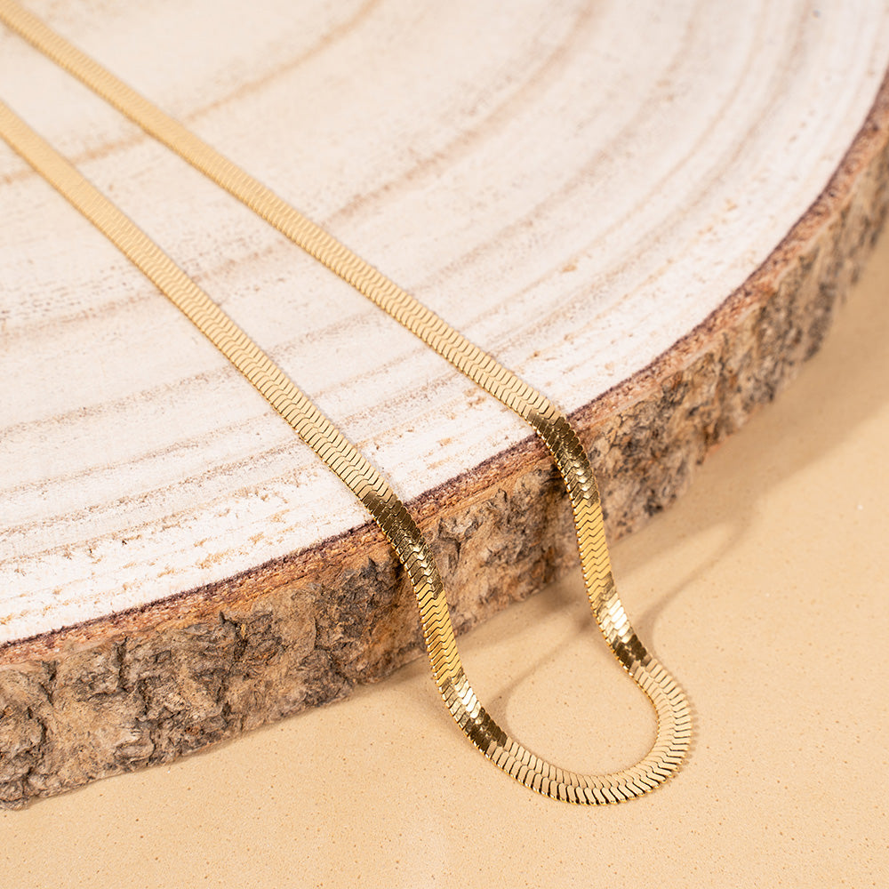 SNAKE MODEL NECKLACE