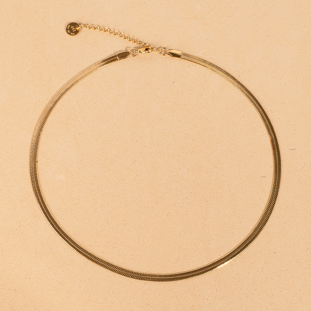 SNAKE MODEL NECKLACE