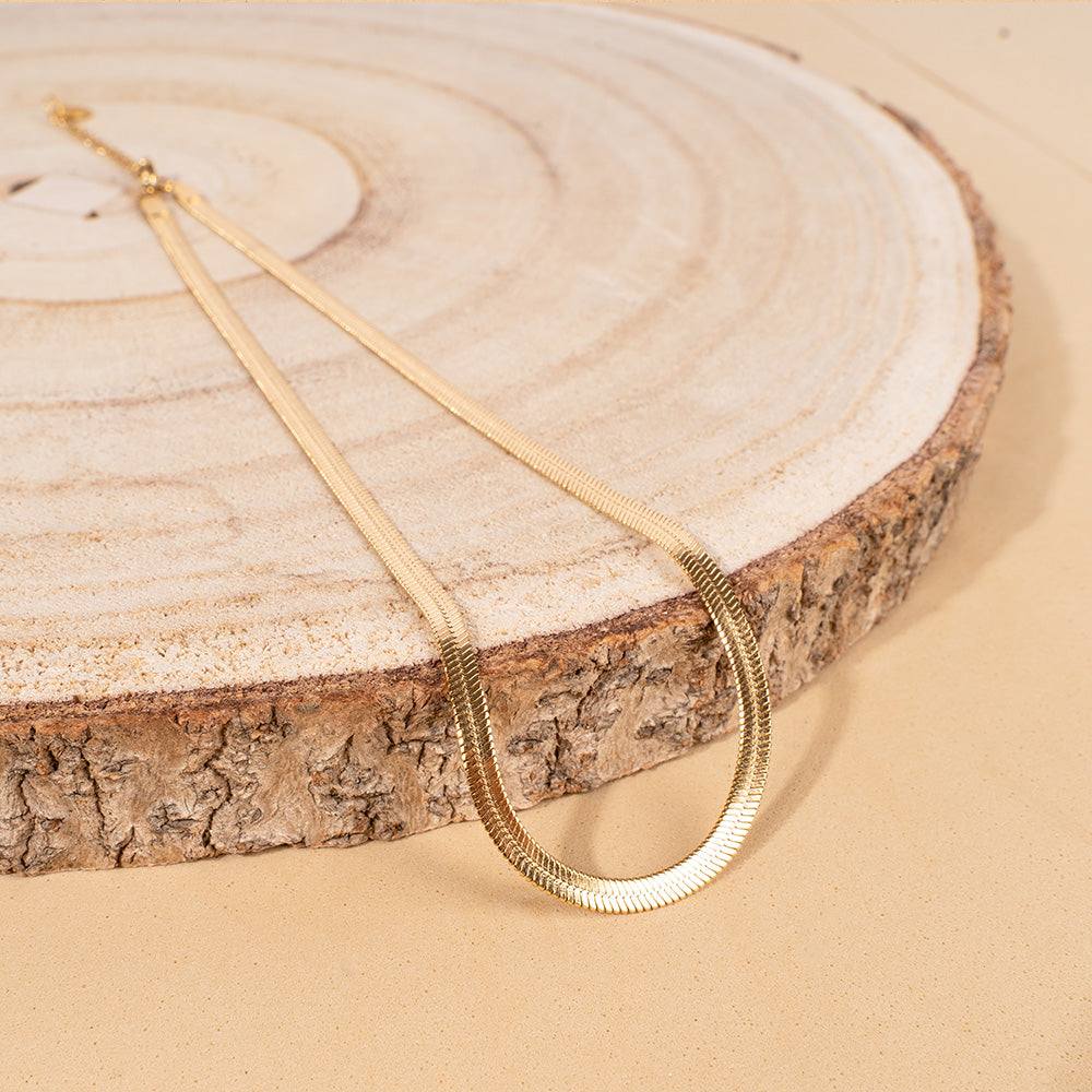 SNAKE MODEL NECKLACE