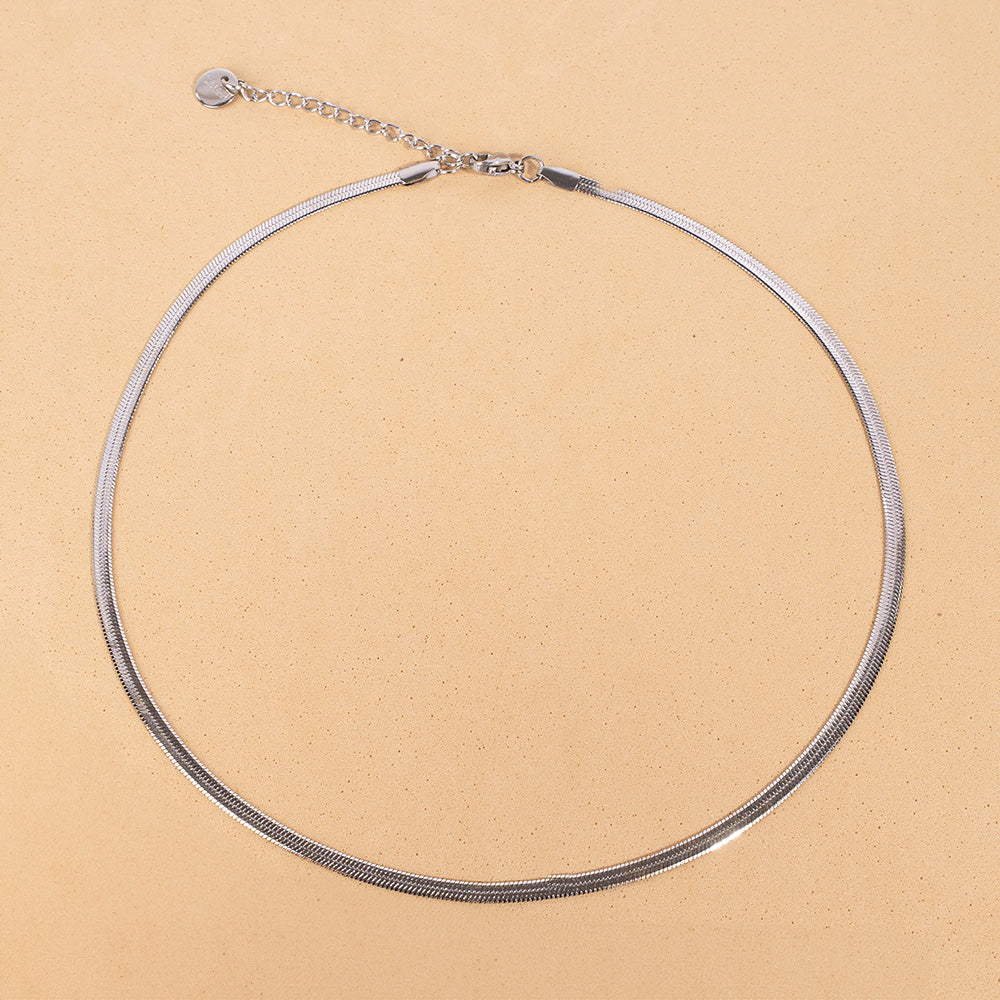 SNAKE MODEL NECKLACE