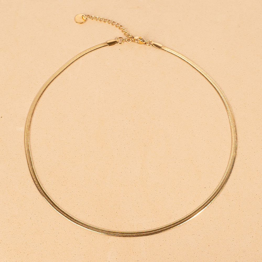 SNAKE MODEL NECKLACE