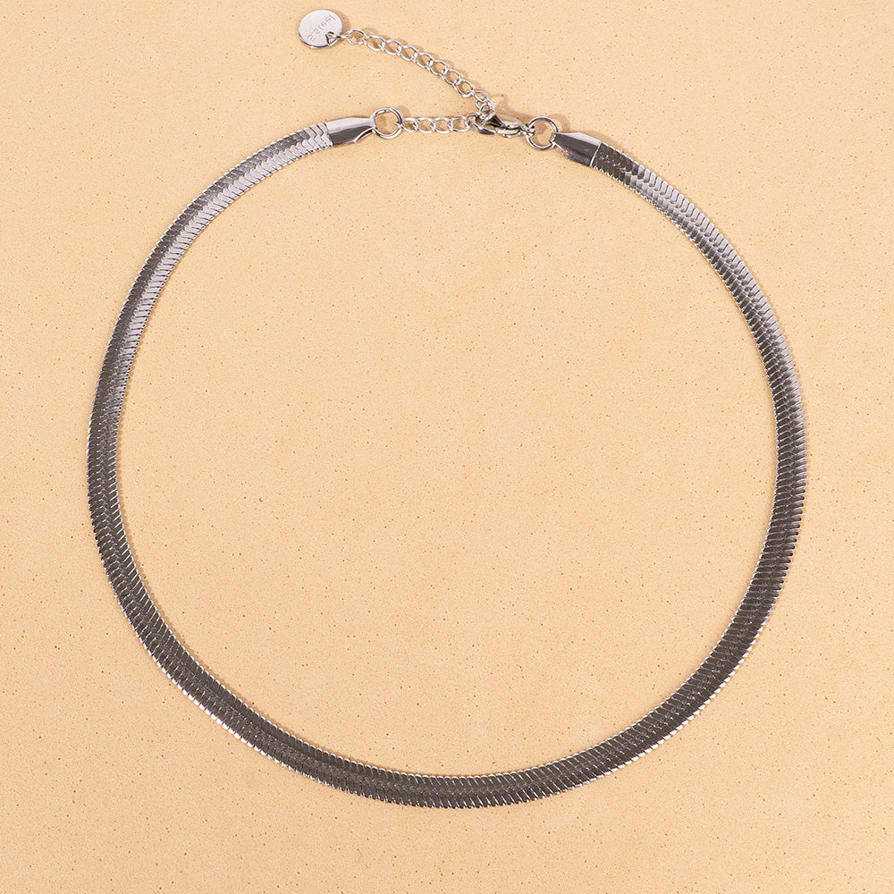 SNAKE MODEL NECKLACE