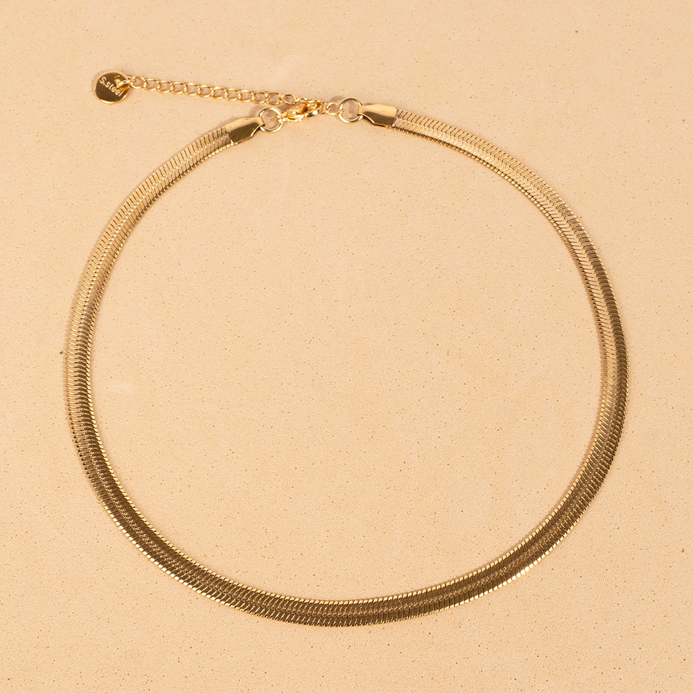SNAKE MODEL NECKLACE