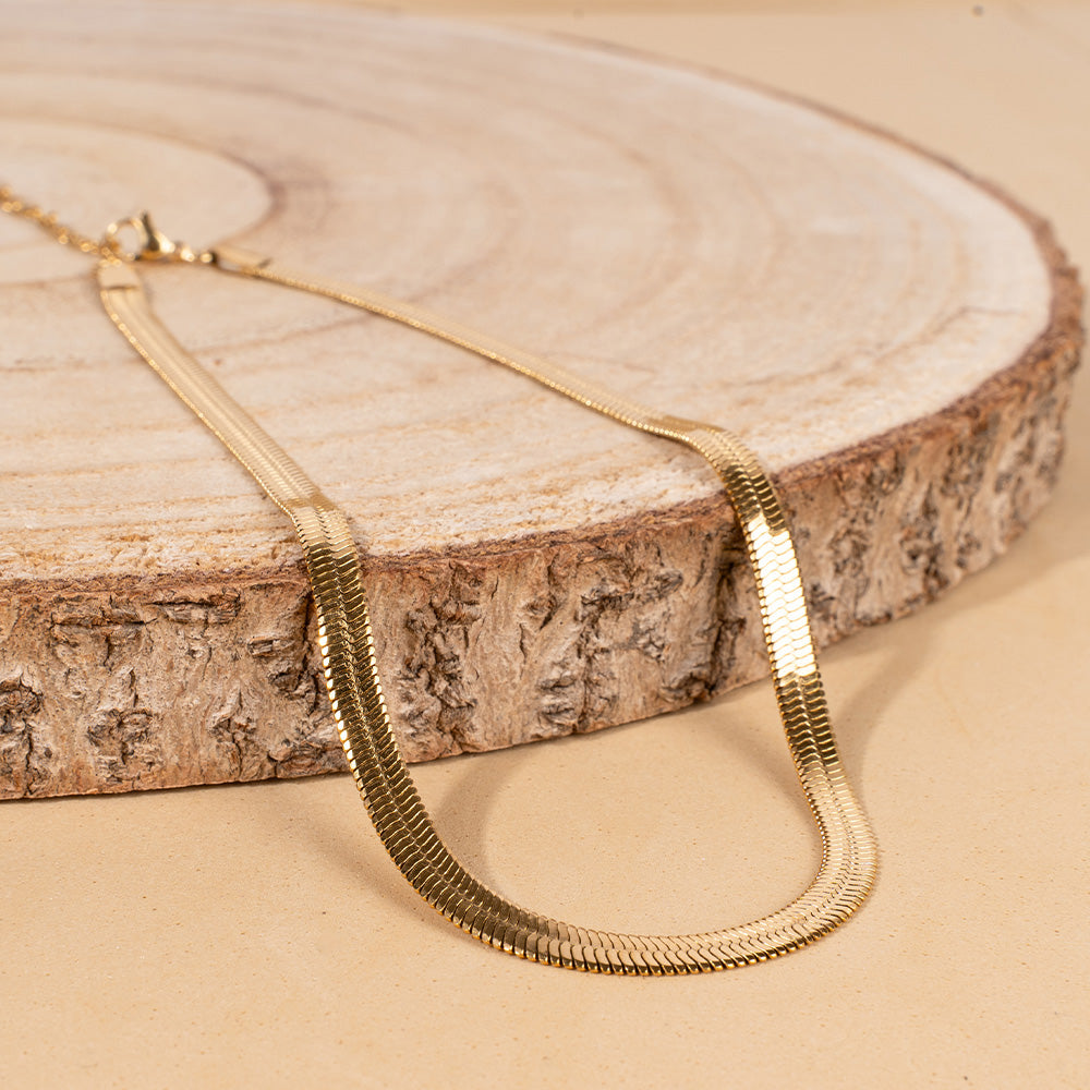 SNAKE MODEL NECKLACE