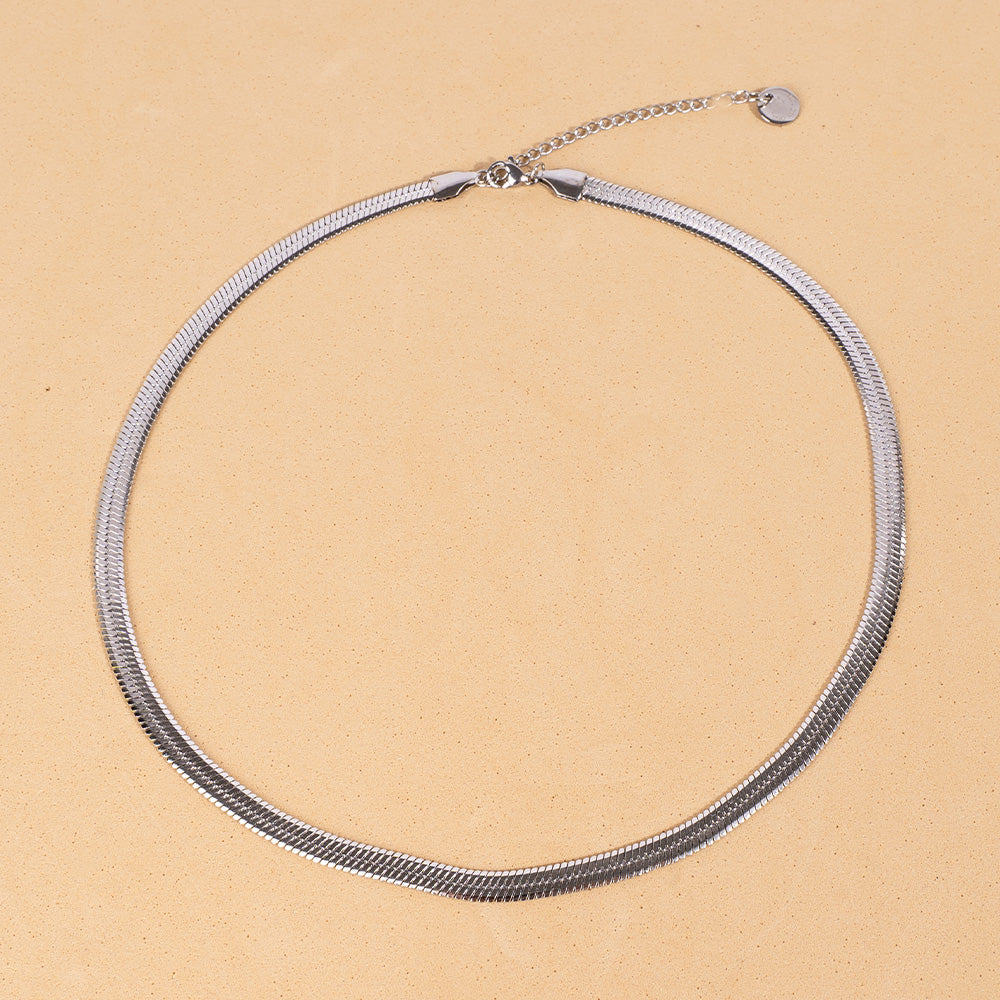 SNAKE MODEL NECKLACE