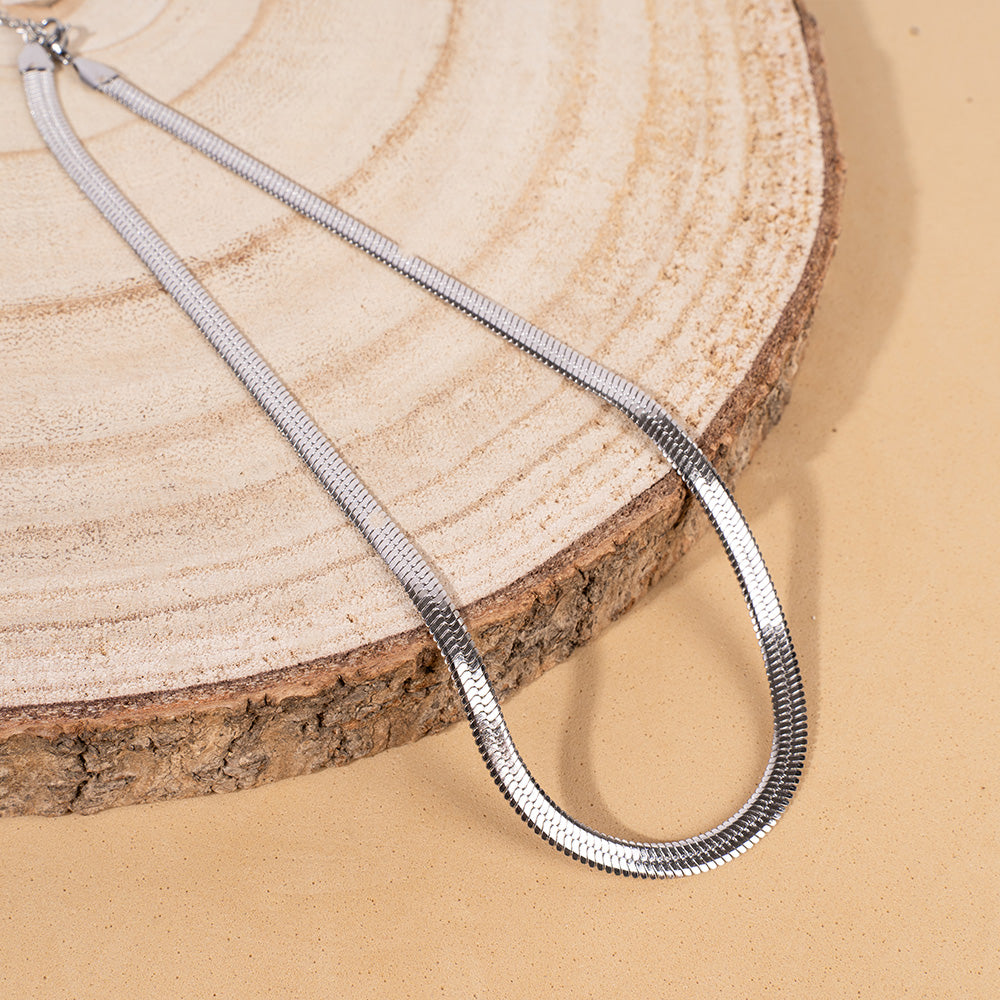 SNAKE MODEL NECKLACE