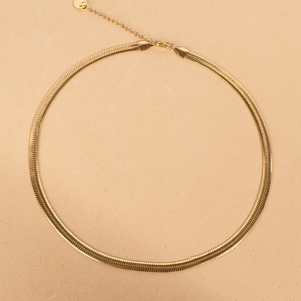 SNAKE MODEL NECKLACE