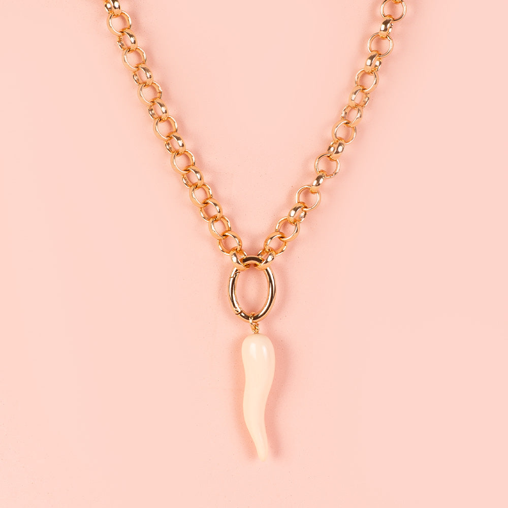 COLLANA LUNGA A CATENA CON CORNO PENDENTE COLORATO