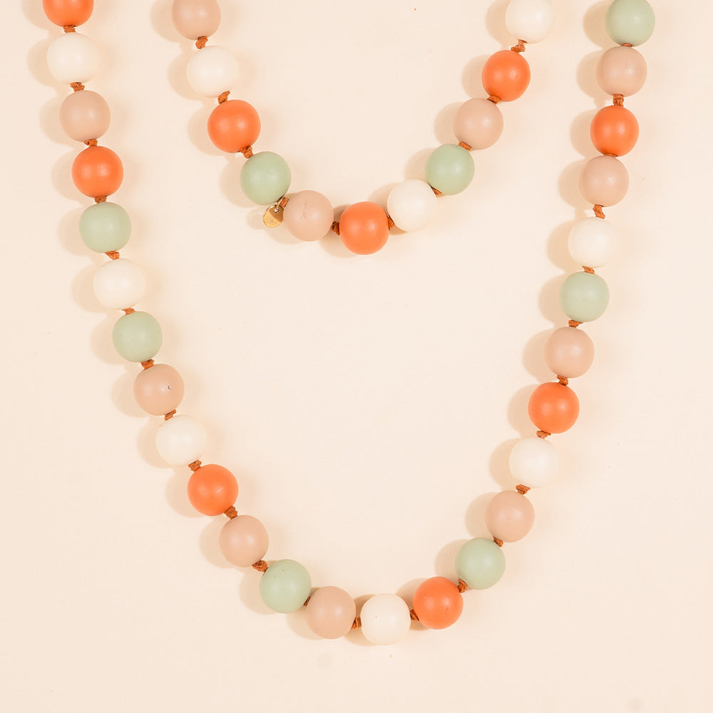 LONG NECKLACE WITH WOODEN SPHERES