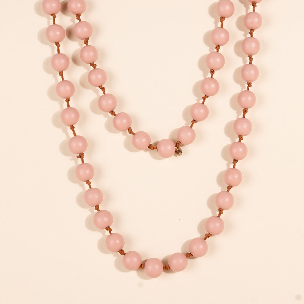 LONG NECKLACE WITH WOODEN SPHERES