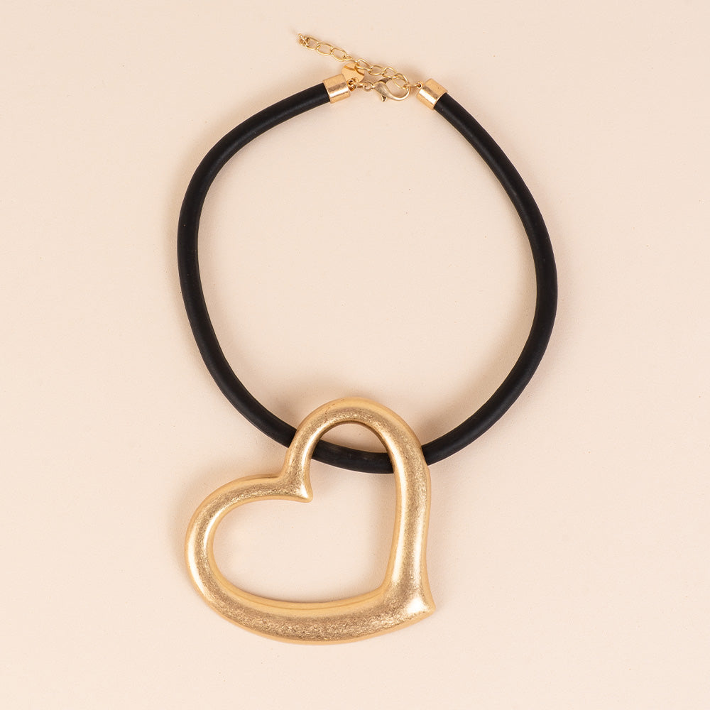 CHOKER NECKLACE WITH HEART PENDANT