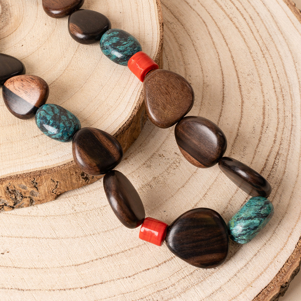 COLLANA CON COMPONENTI IN LEGNO, PIETRE MARMORIZZATE TURCHESI E ROSSE