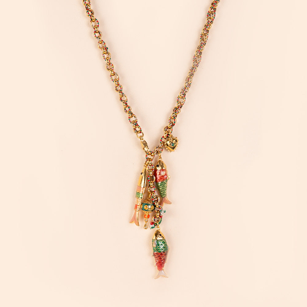 COLLANA LUNGA CON TRE PESCI COLORATI PENDENTI