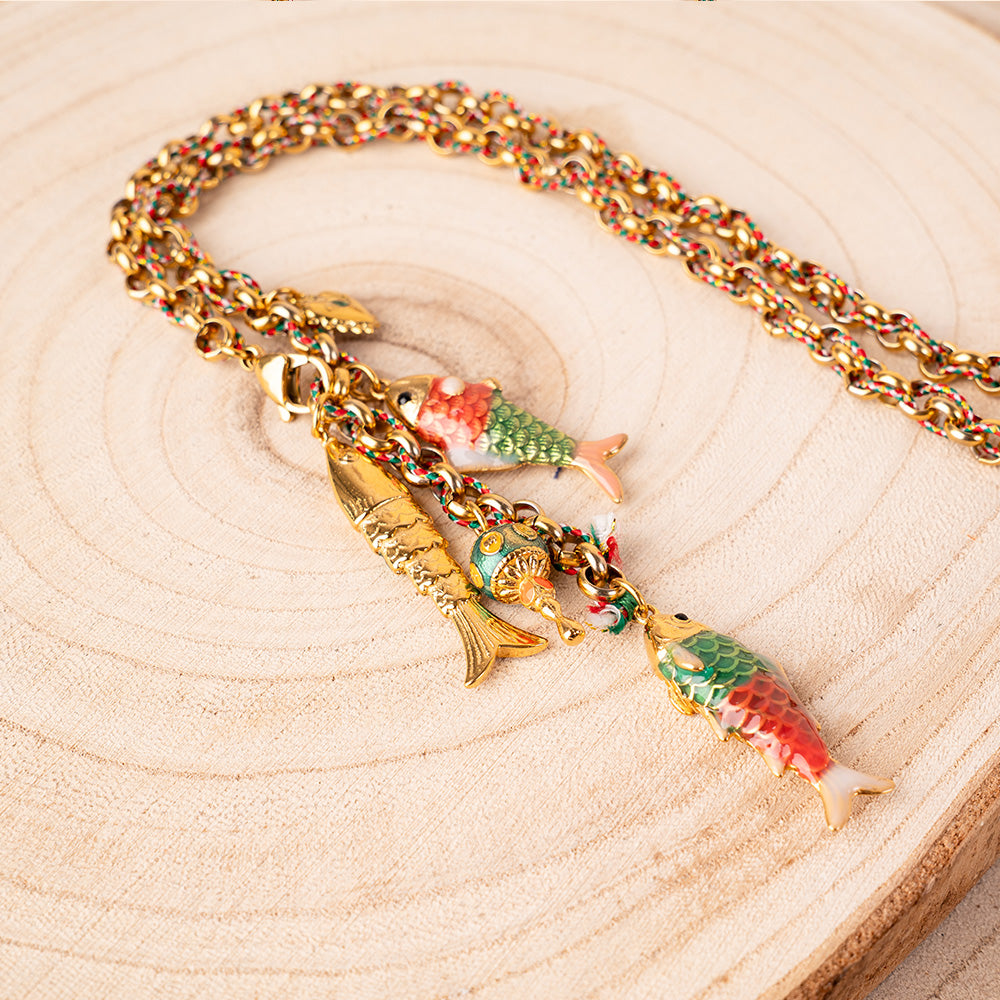 COLLANA LUNGA CON TRE PESCI COLORATI PENDENTI