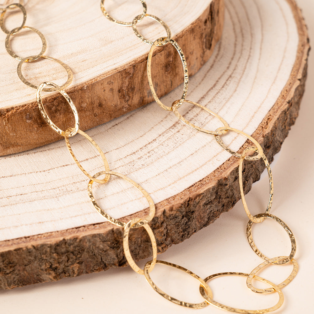 LONG NECKLACE WITH HAMMERED DISCS OF DIFFERENT SIZES