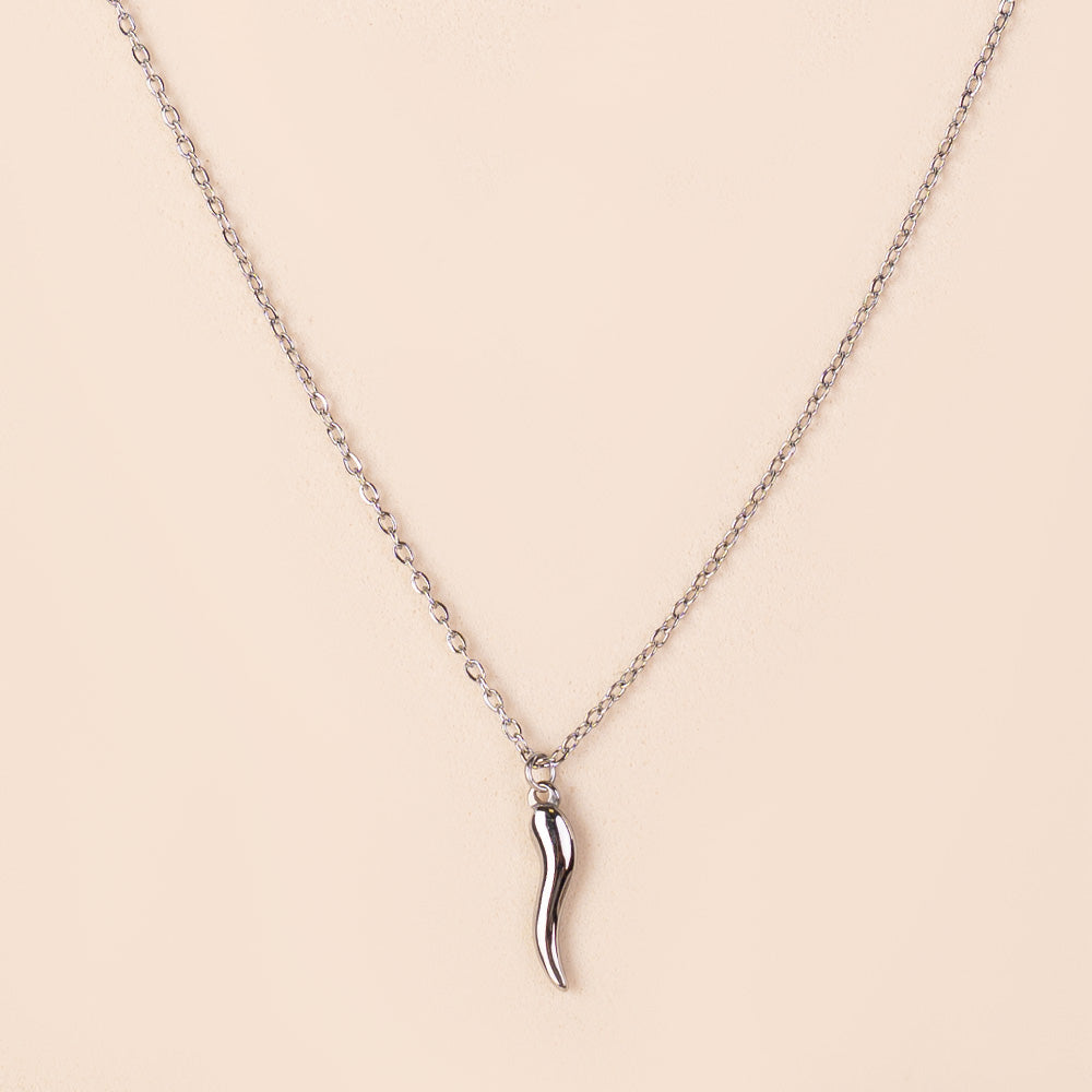CHOKER NECKLACE WITH SMALL HORN PENDANT