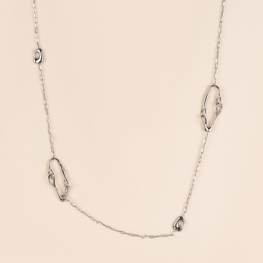 COLLANA LUNGA CON COMPONENTI MINIMALI ASIMMETRICHE