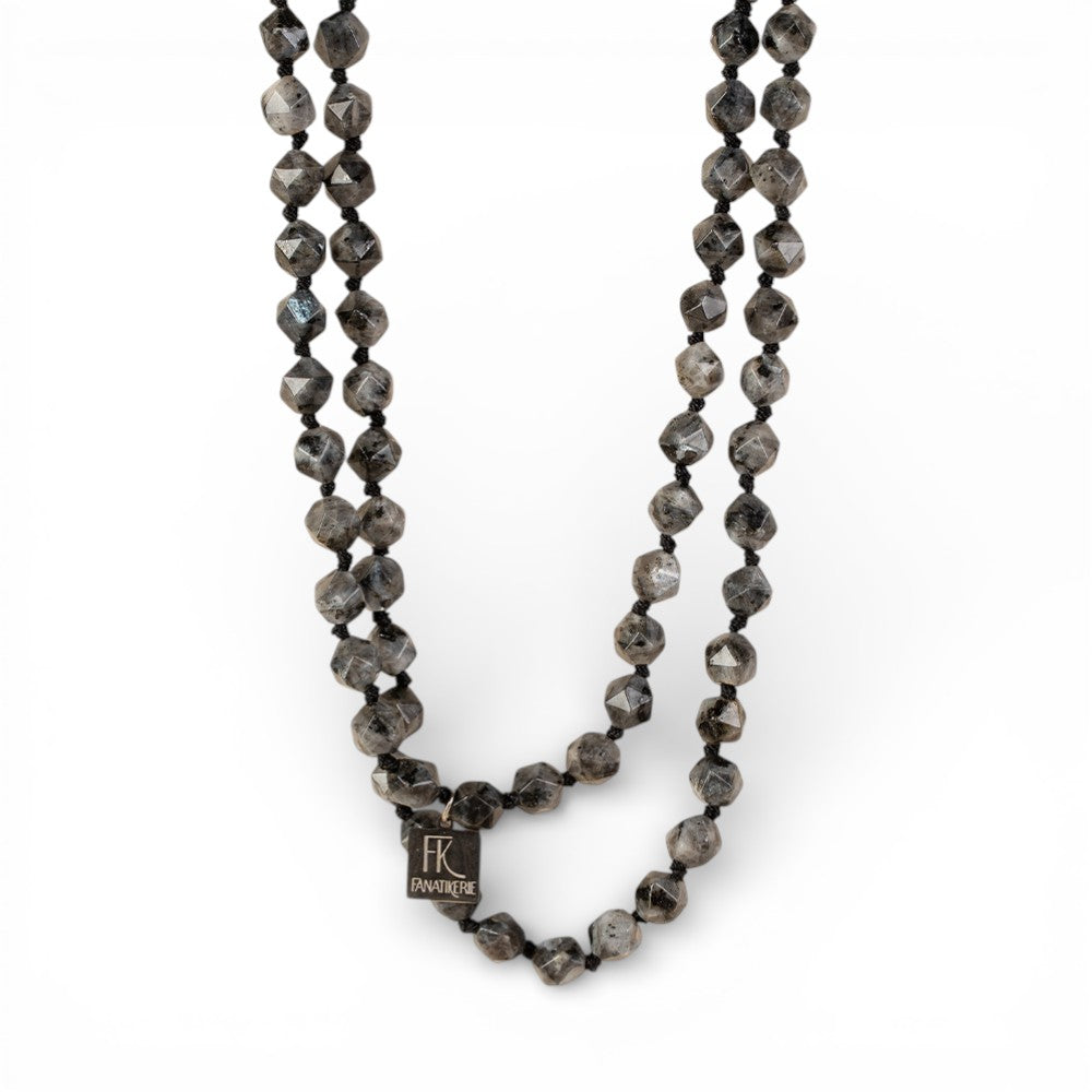 COLLANA LUNGA CON PIETRE SFACCETTATE