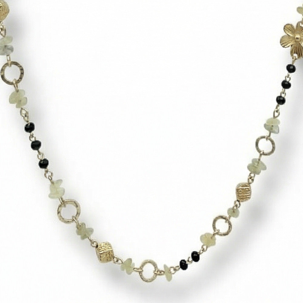 COLLANA LUNGA CON PIETRE IRREGOLARI DISCHI RIGATI E FIORI