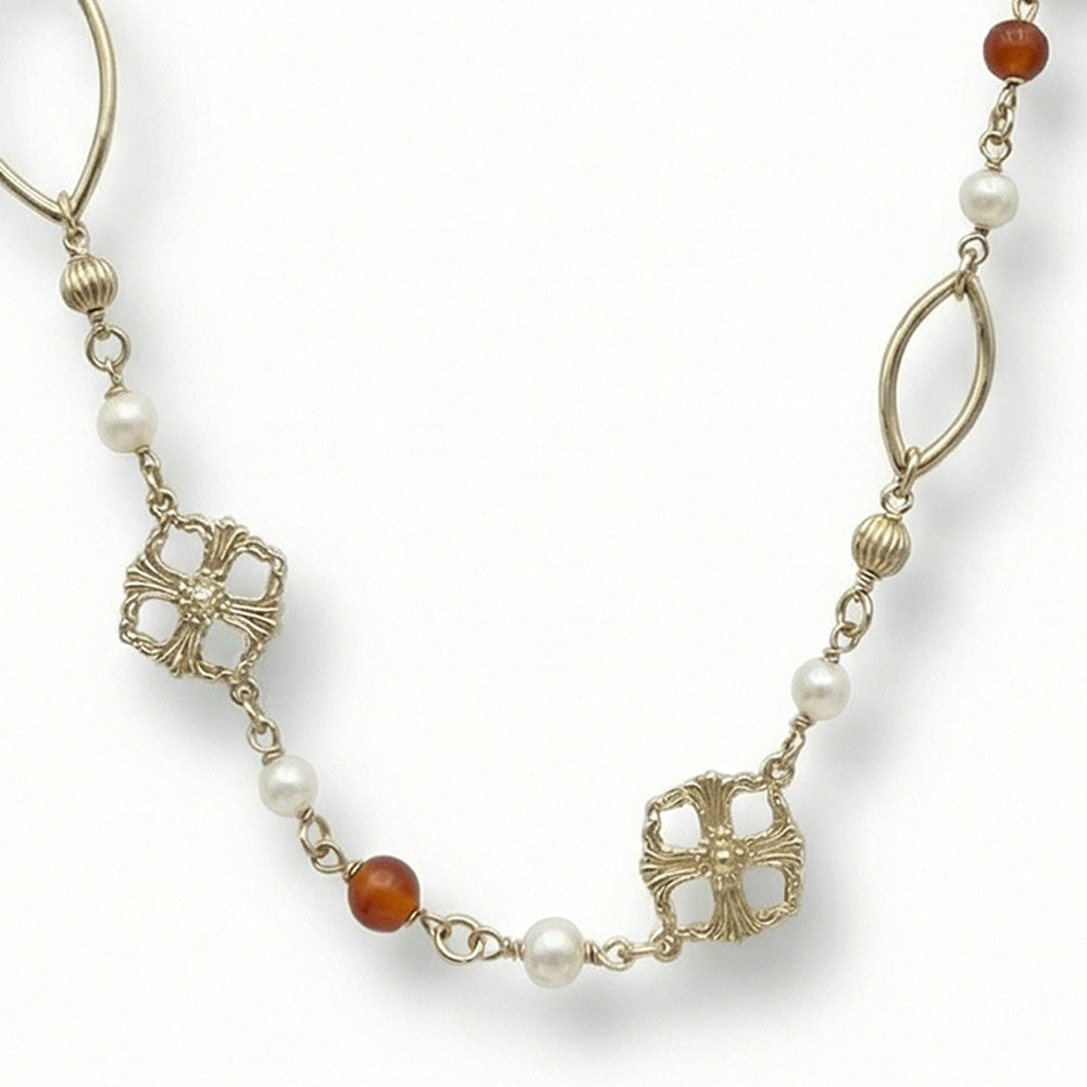 COLLANA LUNGA CON ELEMENTI A FIORE E PERLE