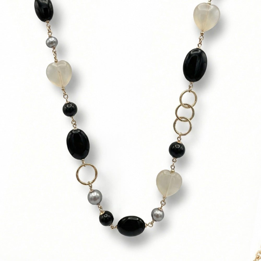 COLLANA LUNGA CON ELEMENTI ASIMMETRICI IN RESINA