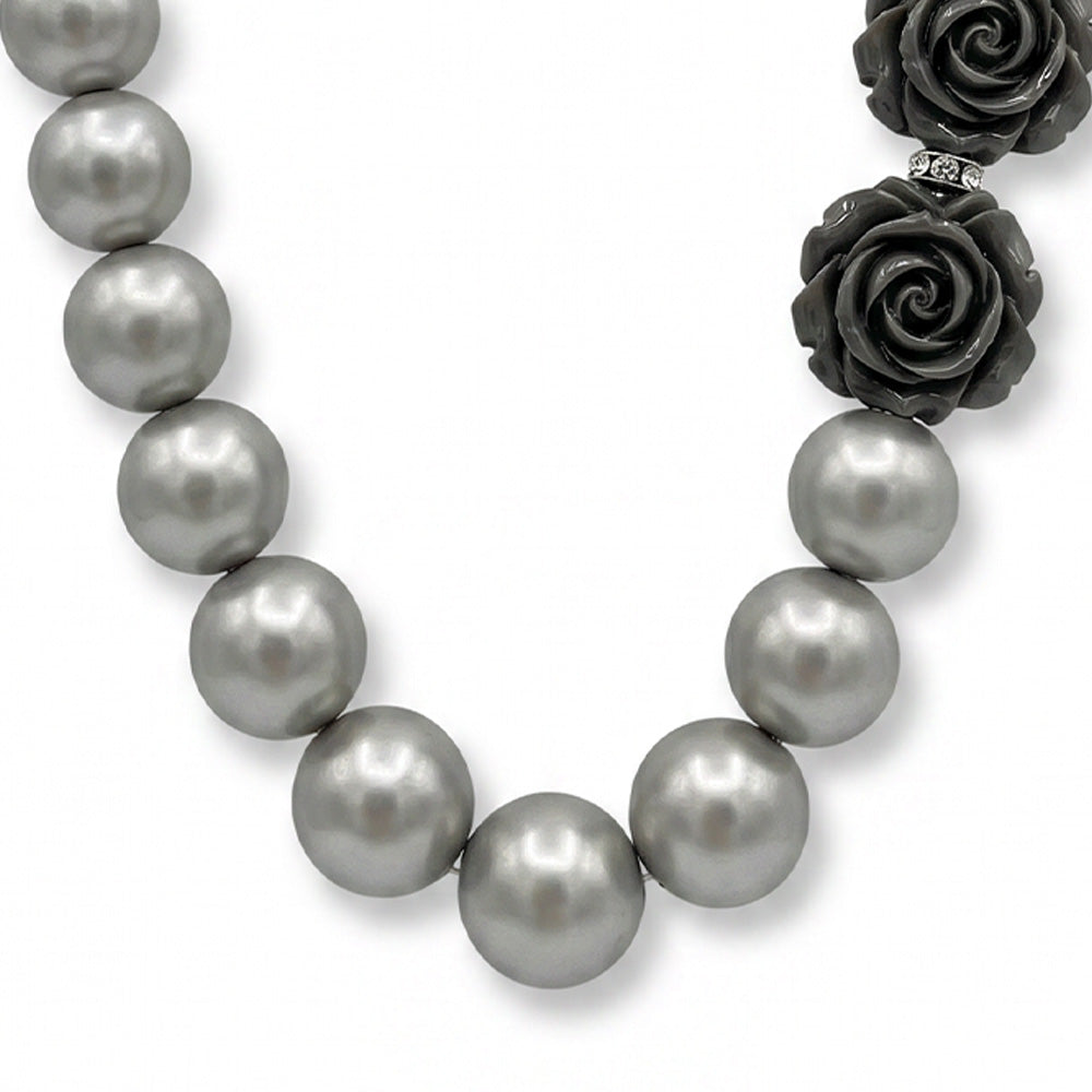 COLLANA GIROCOLLO CON SFERE SATINATE ED ELEMENTI A ROSA