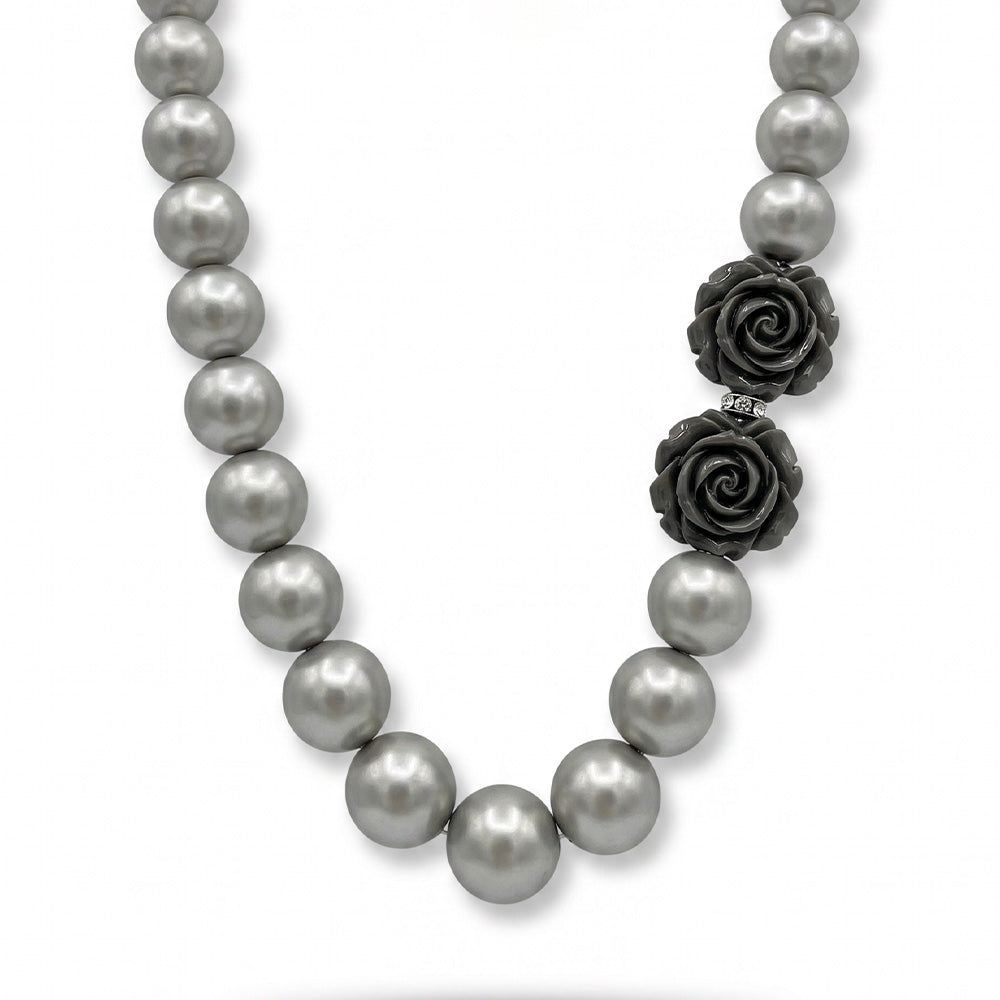 COLLANA GIROCOLLO CON SFERE SATINATE ED ELEMENTI A ROSA