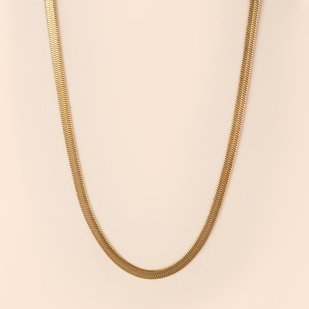 SNAKE MODEL NECKLACE