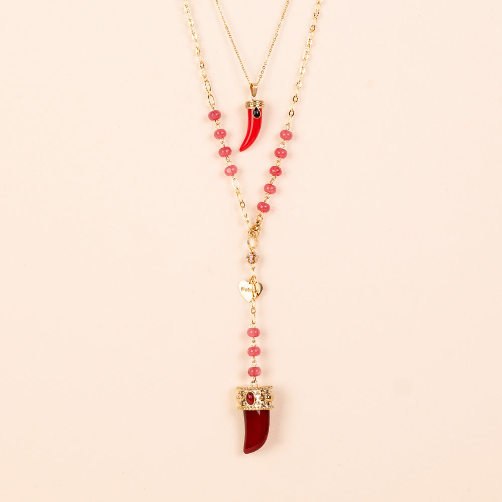 COLLANA LUNGA FINA CON PERLE COLORATE E CORNO