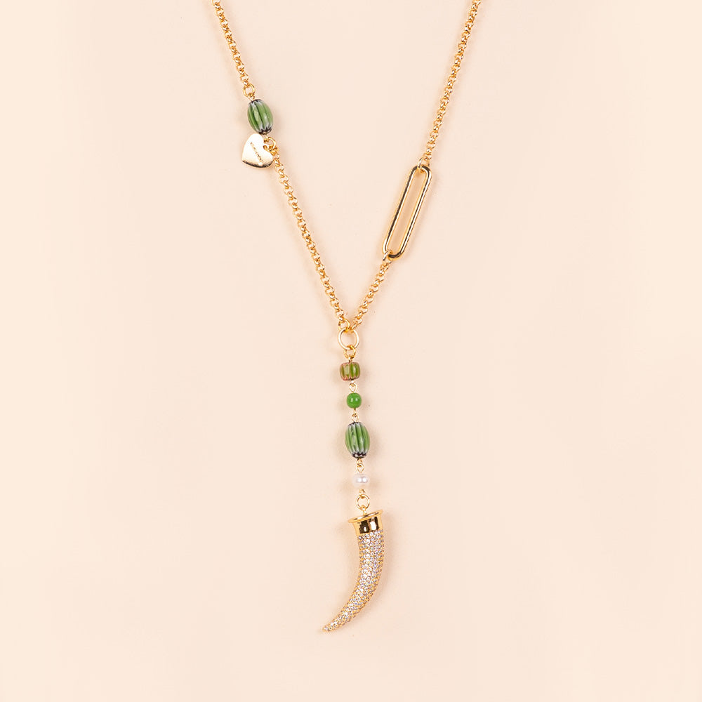 COLLANA LUNGA FINA CON PENDENTI COLORATI E CORNO