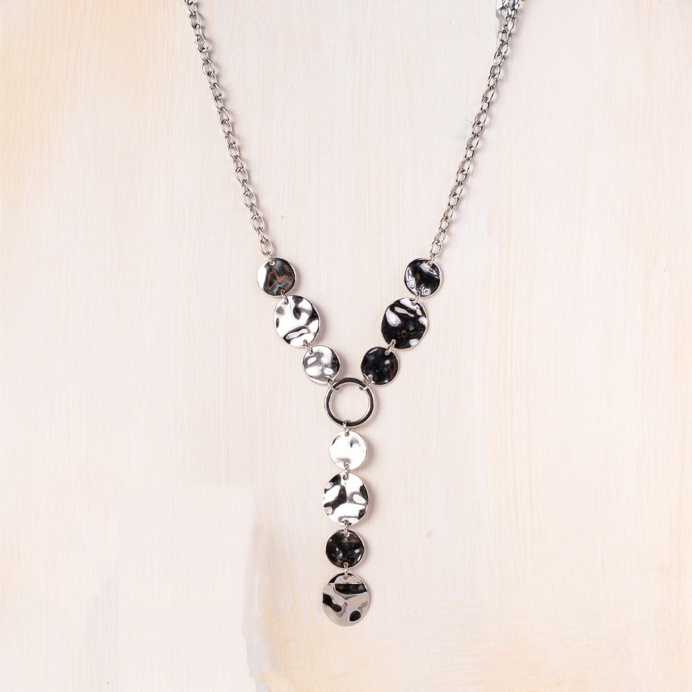 CHOKER NECKLACE WITH HAMMERED DISCS AND CENTRAL RING