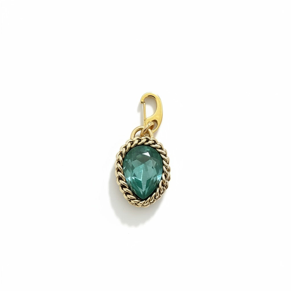 Charm Fanatikerie a forma di goccia verde smeraldo con cornice dorata a catena e gancio a moschettone