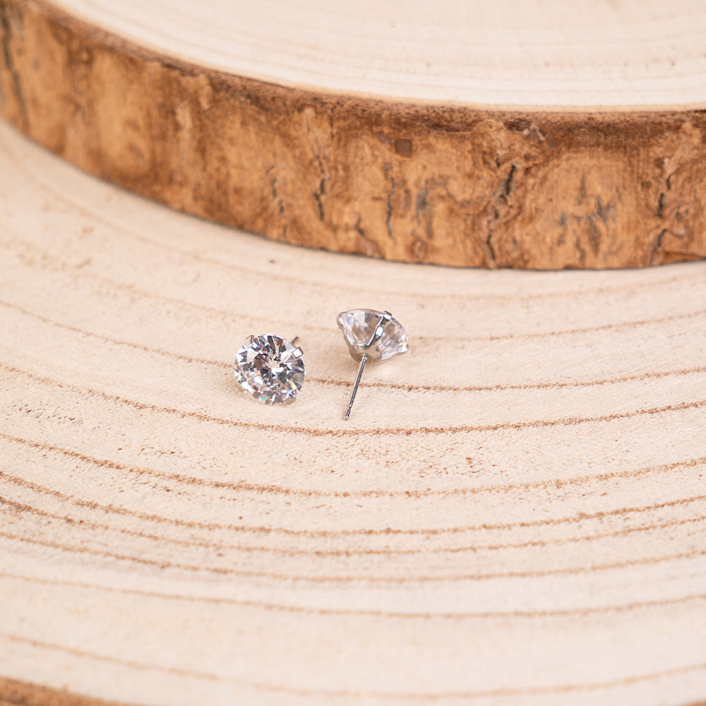 CLASSIC STUD EARRINGS WITH LIGHT POINT