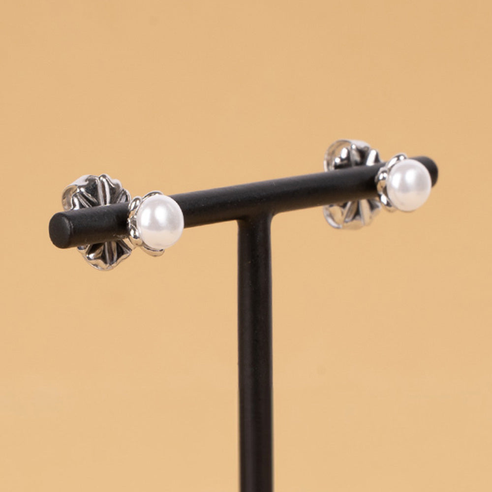 CRUSHED PEARL STUD EARRINGS